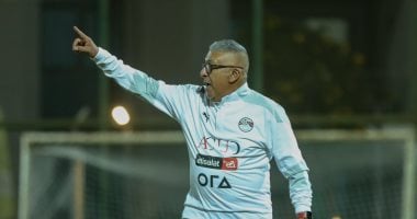 محمد كمال يسلم تقرير معسكر منتخب مصر للكرة النسائية لاتحاد الكرة