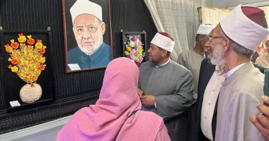 رئيس منطقة أسوان الأزهرية يفتتح معرض التربية الفنية