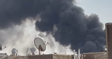 الدفع بـ 6 سيارات إطفاء لإخماد حريق مخزن خردة فى مدينة نصر