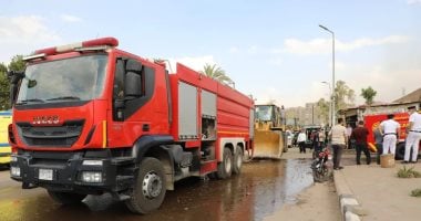 الحماية المدنية تستخدم معداتها فى إخماد حريق مخزن مدينة نصر.. فيديو