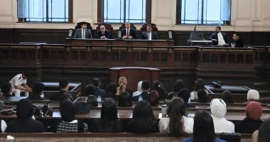 طلاب كلية الحقوق يزورون محكمة جنايات الإسكندرية لمشاهدة الجلسات عمليا.. صور