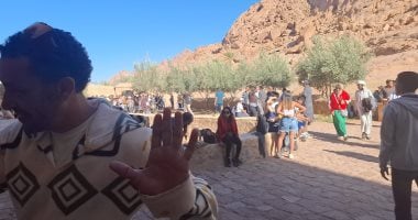590 سائحا من مختلف الجنسيات يزورون دير سانت كاترين وجبل موسى