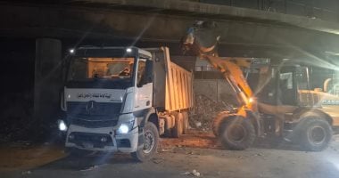محافظة الجيزة ترفع 2250 طن مخلفات من المنشية وحرم الدائرى بالمنيب