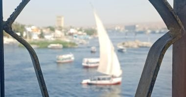 سحر النيل.. الفلوكة تُقدم رحلة هادئة للسياح مع مناظر طبيعية خلابة فى أسوان