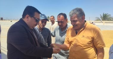 رئيس مدينة طهطا بسوهاج يتابع انتظام توريد القمح فى بناكرز مطاحن مصر العليا