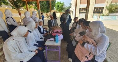 وكيل تعليم الأقصر يتفقد مدرستين ضمن جولاته لمتابعة انتظام العملية التعليمية.. صور