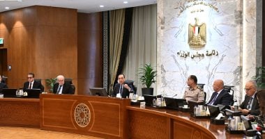 رئيس الوزراء يكلف الحكومة بالالتزام بحضور جلسات البرلمان