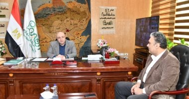 محافظ الفيوم يستقبل رئيس الإدارة المركزية للموارد المائية والرى