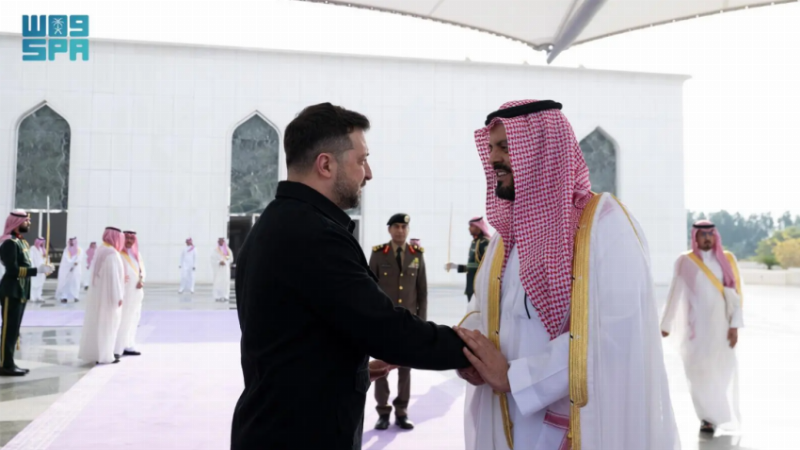 رئيس جمهورية أوكرانيا يغادر جدة