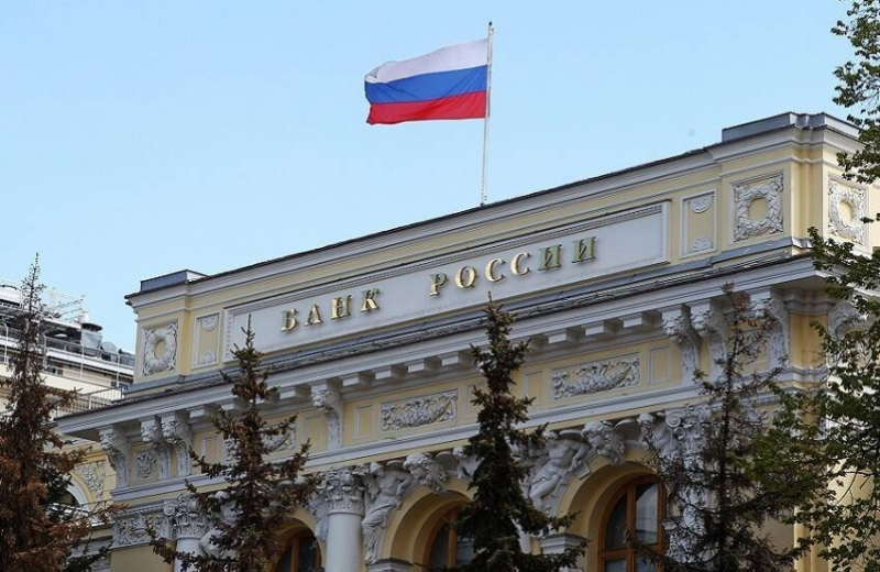 المركزي الروسي يُخفِّض سعر صرف الروبل أمام العملات الرئيسة