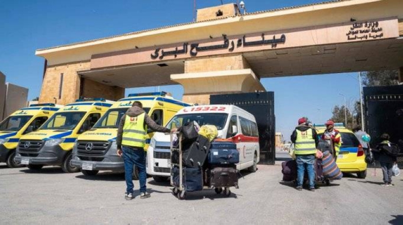 معبر رفح البري يستقبل دفعة جديدة من الفلسطينيين العائدين إلى غزة