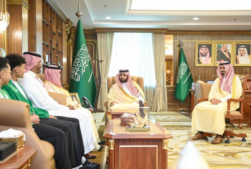 أمير جازان يطلع على الإنجازات المميزة لرياضيي المنطقة