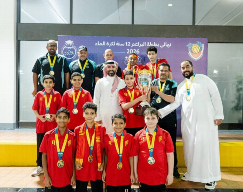 للموسم الرابع على التوالي.. القادسية يتوج بكأس بطولة البراعم لكرة الماء
