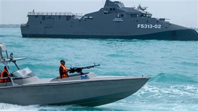 «تصعيد عسكري في مضيق هرمز».. الحرس الثوري يعترض سفناً ويجبر 20 ناقلة على التراجع