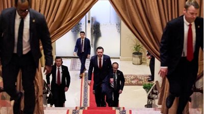 بين صفقات «ترامب» ومناورات طهران.. فانس ينتظر الإشارة والمنطقة تنتظر الانفجار