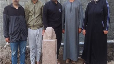 استخرجوا تمثالا نادر.. حبس المتهمين بالتنقيب عن آثار بالبدرشين