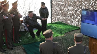 بحضور كيم جونج أون.. كوريا الشمالية تجري تجارب صاروخية جديدة