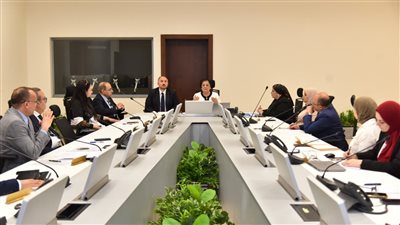 نائب وزير الصحة تبحث مع الجامعات تعزيز التعاون لتنفيذ الاستراتيجية الوطنية للسكان والتنمية وخطة 2025–2027