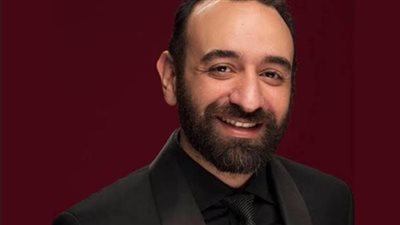 الفضاء الإلكتروني أثبت إن أي مختل ممكن يكون ليه متابعين وكمان يعترفوا بمجنون كدكتور