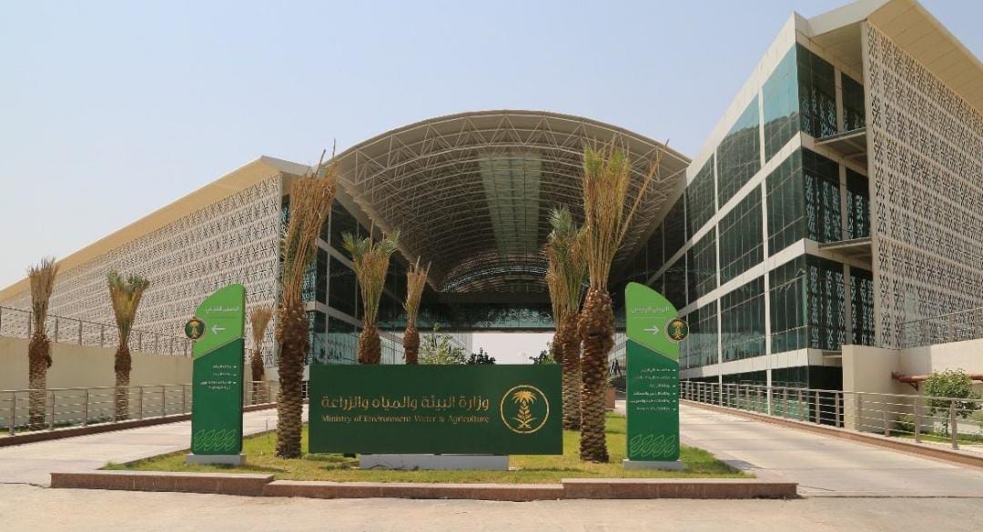 البيئة تتوعد أصحاب صهاريج المياه المخالفين بغرامة 200 ألف ريال