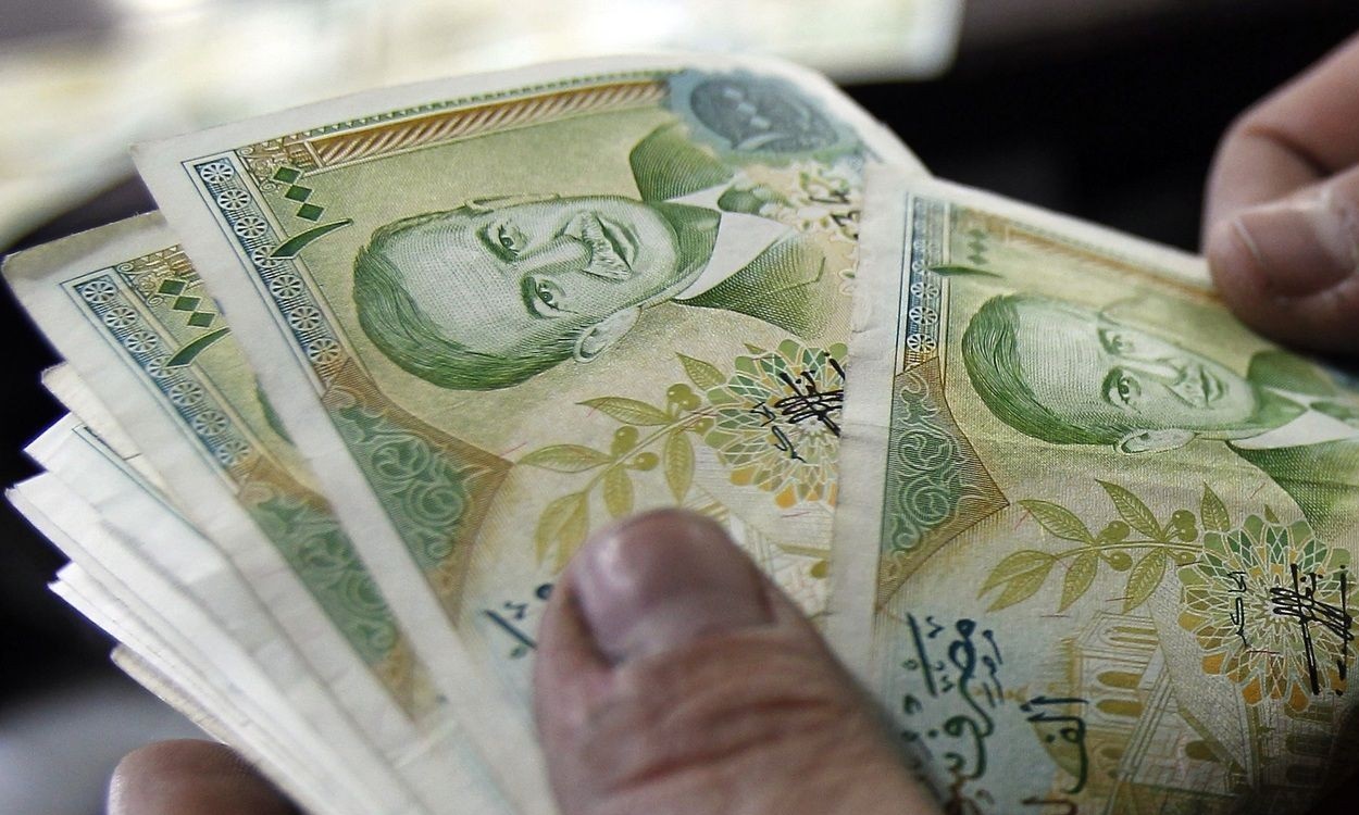 الليرة تتراجع بقوة.. سعر الدولار مقابل الليرة السورية اليوم الجمعة 10 أبريل 2026 “تحديث جديد”