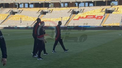 وصول طاقم تحكيم مباراة الزمالك وسموحة لملعب برج العرب منذ قليل بعد حادث السير