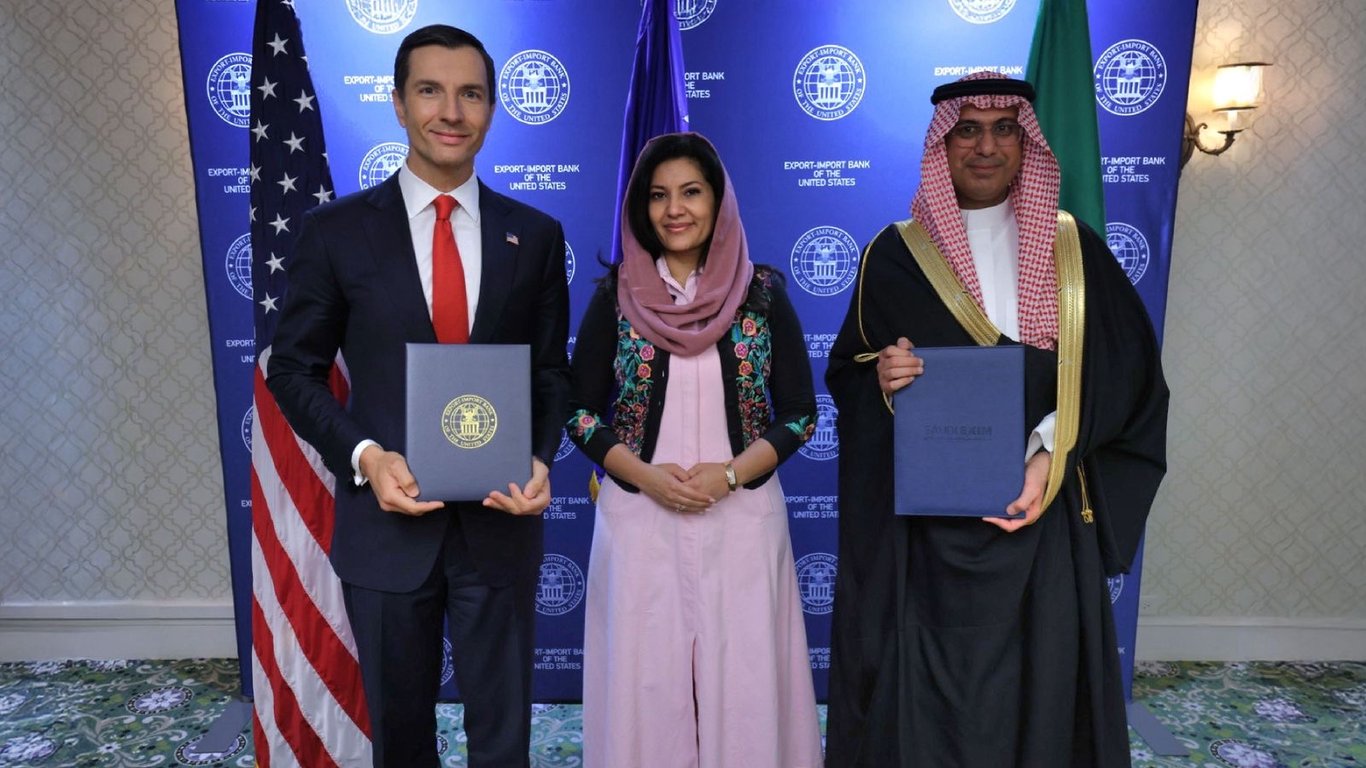 اتفاقية إعادة تأمين بين بنكَي التصدير والاستيراد السعودي والأمريكي لدعم واردات السلع الرأسمالية