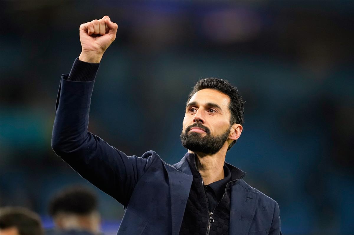 “لا يطيقان بعضهما”.. قطع العلاقة بين لاعب ريال مدريد وأربيلوا