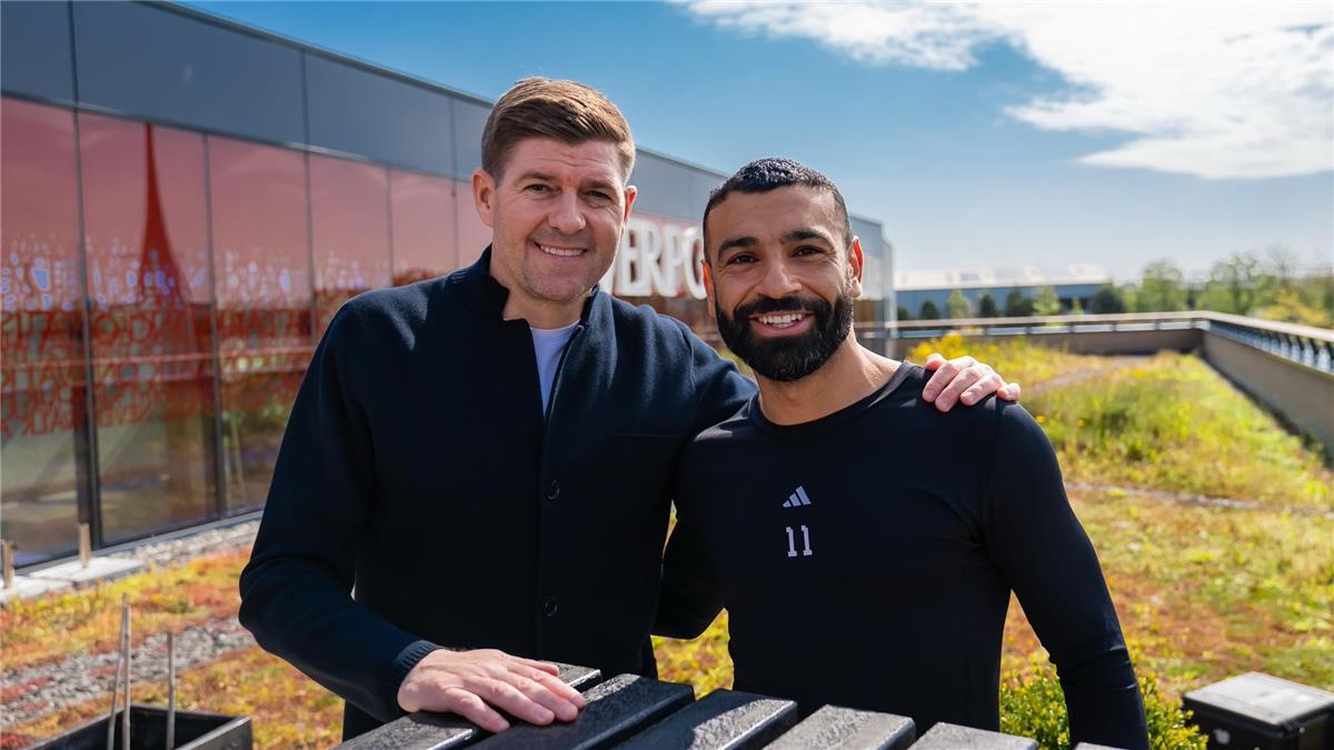 بكيت مع والدته.. محمد صلاح يكشف اللاعب الوحيد الذي تأثر برحيله عن ليفربول