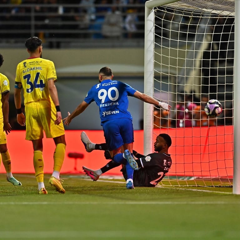 بثلاثية نظيفة.. الهلال يهزم الحزم ويواصل مطاردة النصر — سبق
