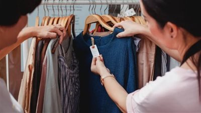 ” دون كعب ولا ألم”.. حيل موضة ذكية تمنحكِ طولًا ورشاقة فورًا