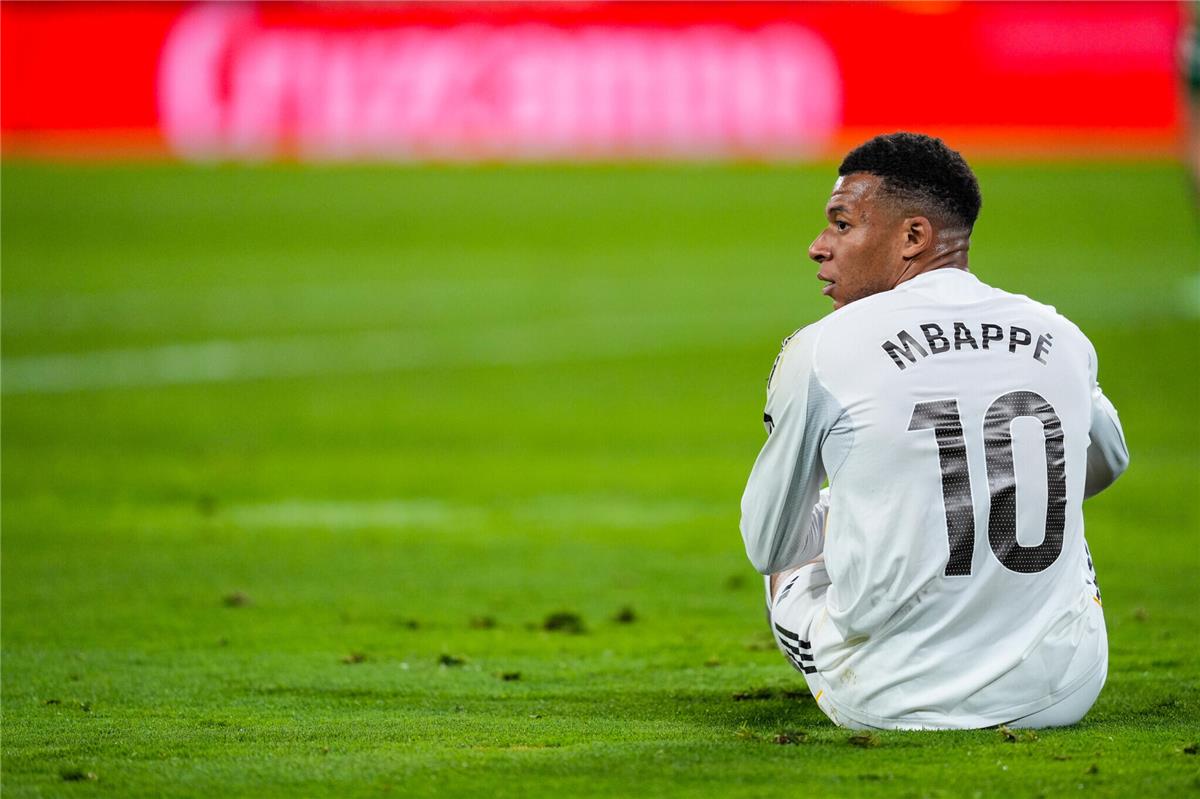 فيديو | قبل الكلاسيكو.. مبابي يثير غضب لاعبي وجماهير ريال مدريد