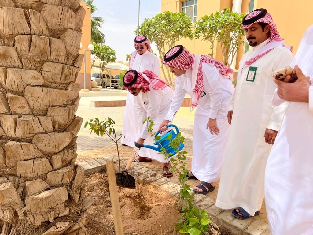 محافظ الأفلاج يدشّن أسبوع البيئة تحت شعار ‘أثرك أخضر’ — سبق