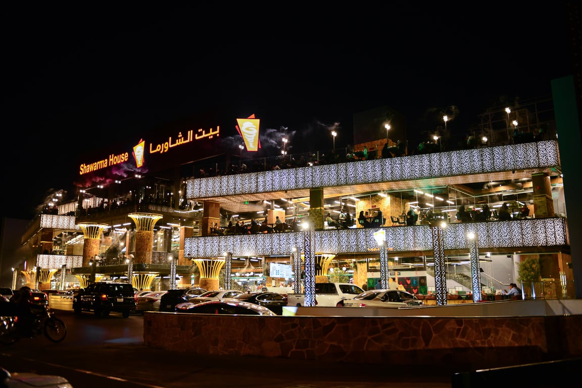 بيت الشاورما.. من فكرة تُروى إلى واقع يُرى — سبق