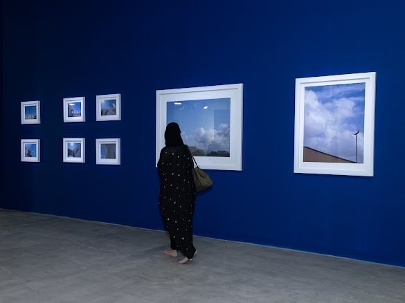 معرض أرض الحجيج والشعراء يكشف أولى تجارب ريم الفيصل الملونة في مساحة وصل الفنية