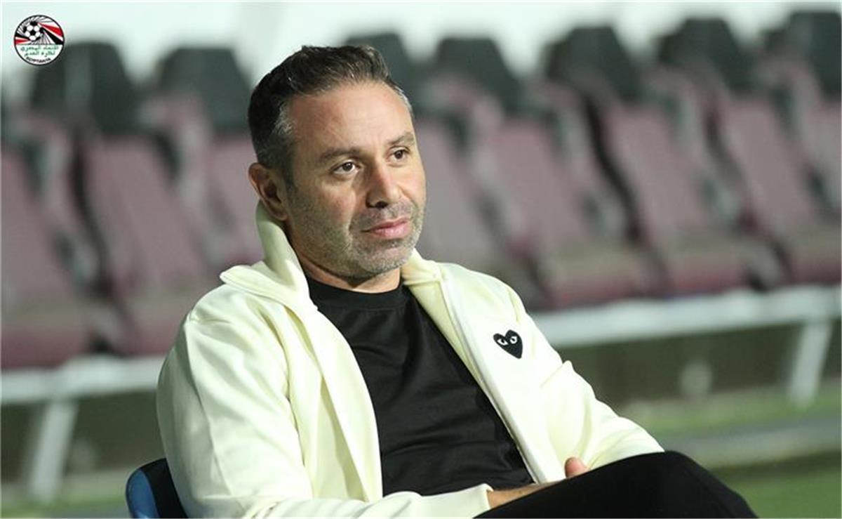 حازم إمام يدافع عن معتمد جمال: يعمل في ظروف صعبة.. ولا يجب وصفه بهذا الأمر