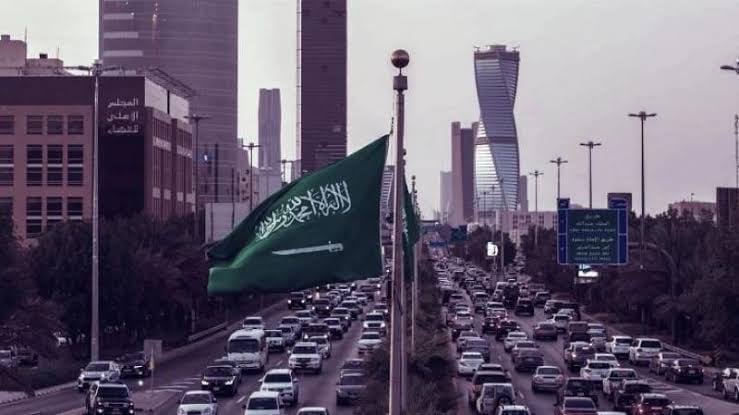 عالق في الزحام المروري؟.. “الصحة” تدعو لاستغلال الوقت بتمارين الرقبة والأكتاف