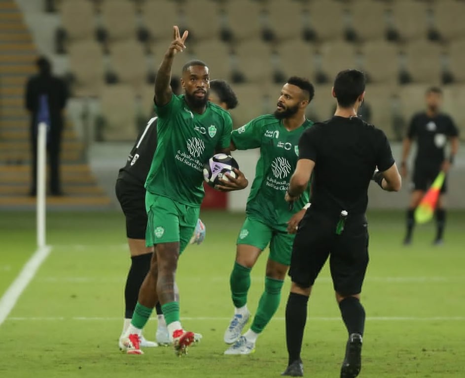 هاتريك إيفان توني يقود الأهلي لتخطي الفتح في دوري روشن وبلوغ النقطة 72 — سبق