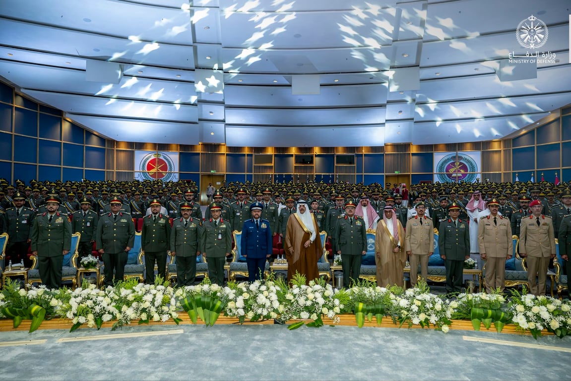 نائب وزير الدفاع يرعى تخريج الدفعة 23 بكلية الملك عبدالله للدفاع الجوي في الطائف