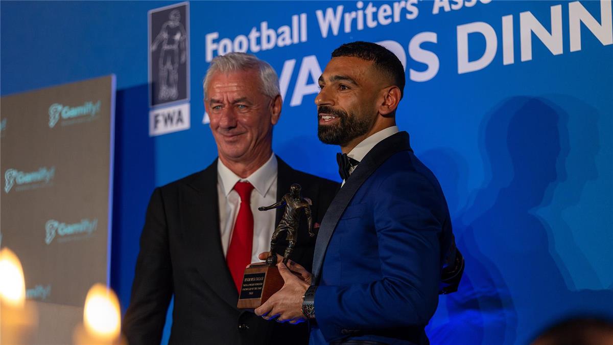 خليفة محمد صلاح.. رابطة كتاب كرة القدم تعلن الفائز بجائزة أفضل لاعب في الدوري الإنجليزي