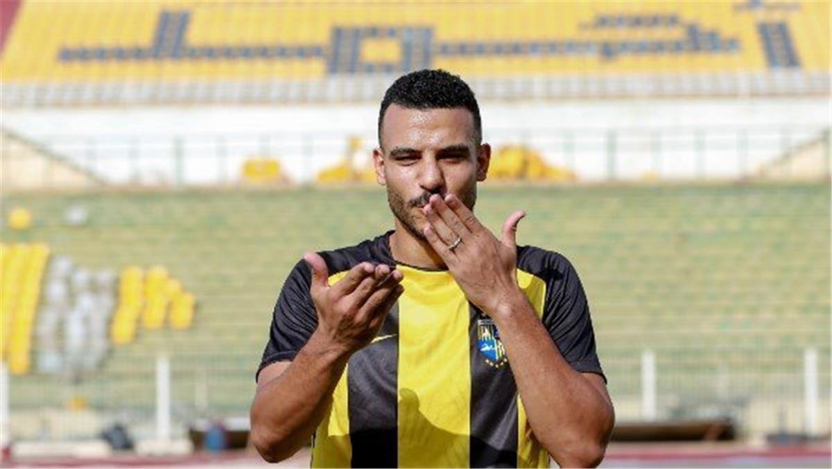 فيديو | 100 يورو جائزة خاصة لـ شكري نجيب بعد فوز المقاولون العرب على الجونة