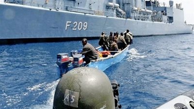 استنفار دبلوماسي لإنقاذ بحارة “ناقلة النفط” المختطفة بالصومال.. وتحركات رفيعة لتأمين عودتهم