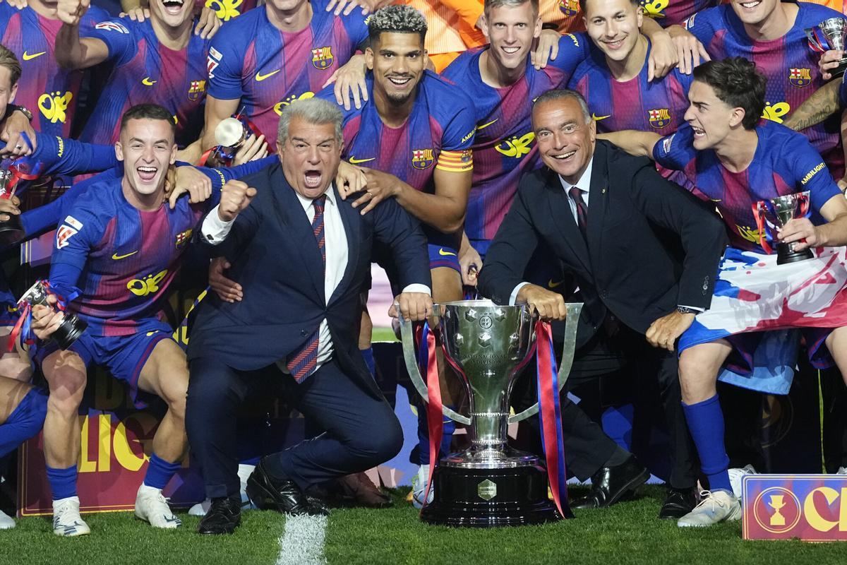 رئيس برشلونة يهاجم بيريز: تصريحاته مليئة بالأكاذيب.. ويحاول التستر على “كارثة”