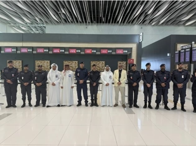 مدير أمن المنافذ البحرينية يتفقّد المنفذين البري والجوي لتسهيل مغادرة الحجاج وضمان انسيابية الحركة