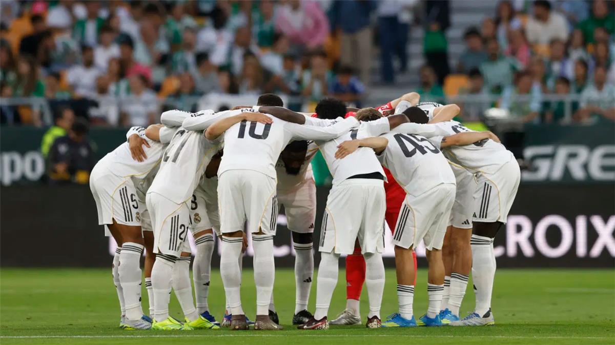 لخلافة كاسيميرو.. مانشستر يونايتد يستهدف لاعب ريال مدريد