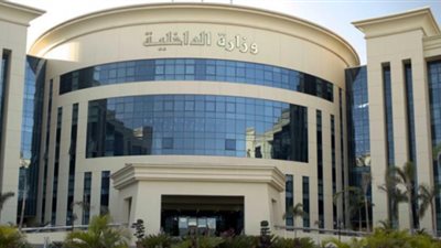 تجاوزه في التعامل مع متسول داخل قطار.. إيقاف فرد شرطة عن العمل وإحالته للتحقيق بسوهاج