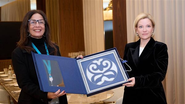 وزيرة الثقافة تلتقي نظيرتها الروسية في كازان لتعزيز التعاون الثقافي
