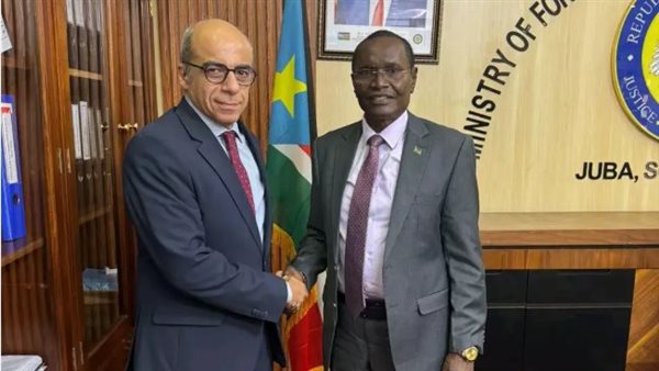 وزير خارجية جنوب السودان يستقبل السفير المصري في جوبا لتعزيز العلاقات الثنائية