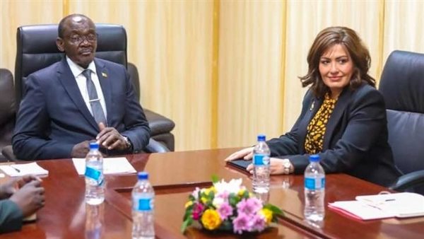 السفيرة المصرية تبحث مع نائب الرئيس الزيمبابوي سبل تعزيز التعاون