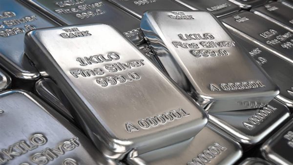 انخفاض أسعار الفضة 6.7% لتسجل 79.6 دولار للأوقية